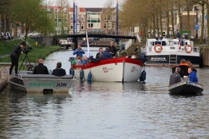 RTV Utrecht filmt de sloep tijdens de Seizoensopening 2016